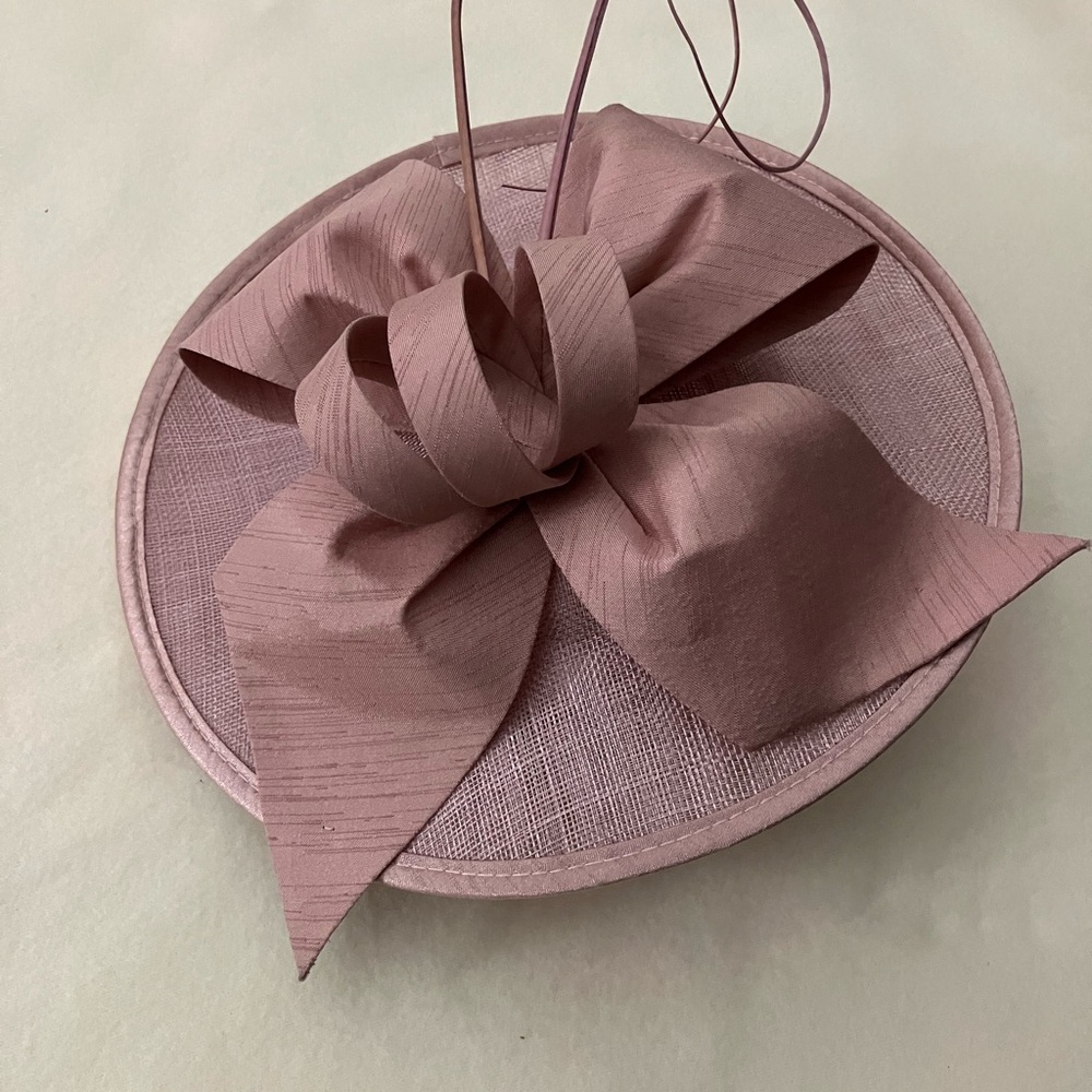 Elegant Mauve Women's Fascinator